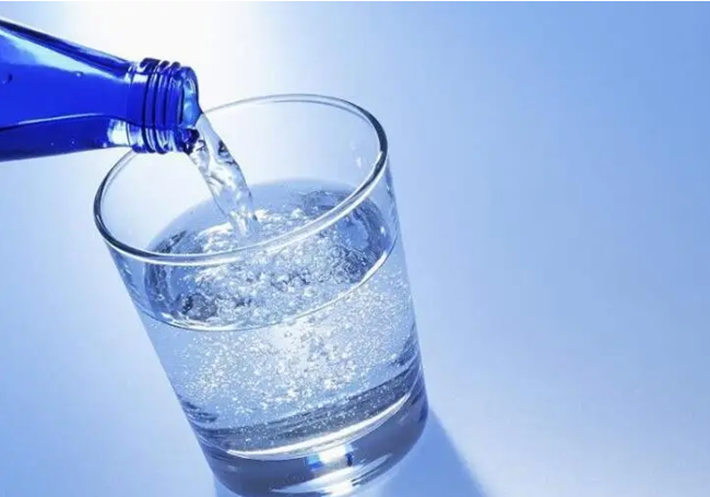 多喝苏打水可以缓解治疗痛风吗?痛风喝苏打水好吗?